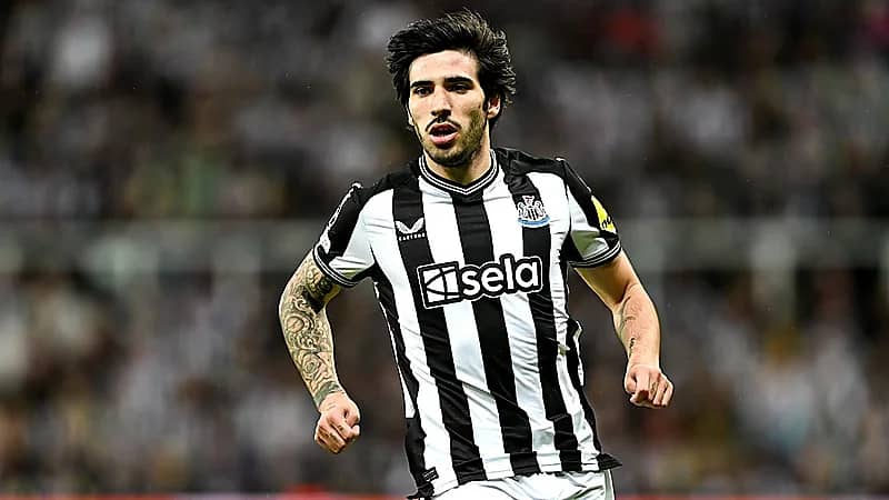 نيوكاسل يقرر تجميد راتب تونالي ومقاضاة ميلان