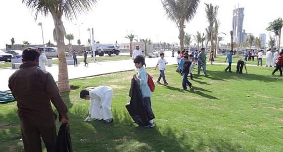 30 طالباً يشاركون ببرنامج توعوي للمحافظة على الأماكن العامة في الدمام