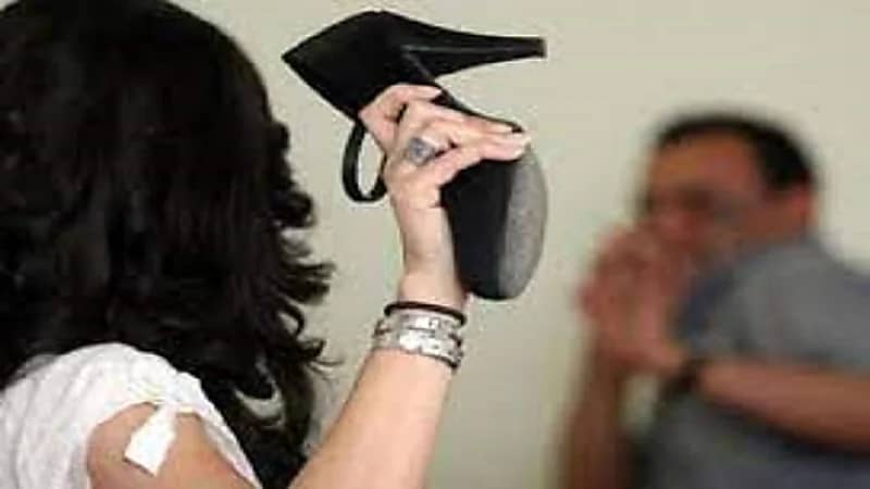 شاب يتلقى عقابًا قاسيًا بعد كشف خيانته لخطيبته