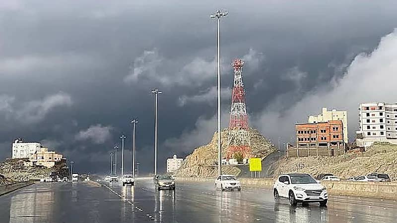 الحصيني: استمرار الحالة الممطرة الحادية عشرة حتى صباح الاثنين .. فيديو