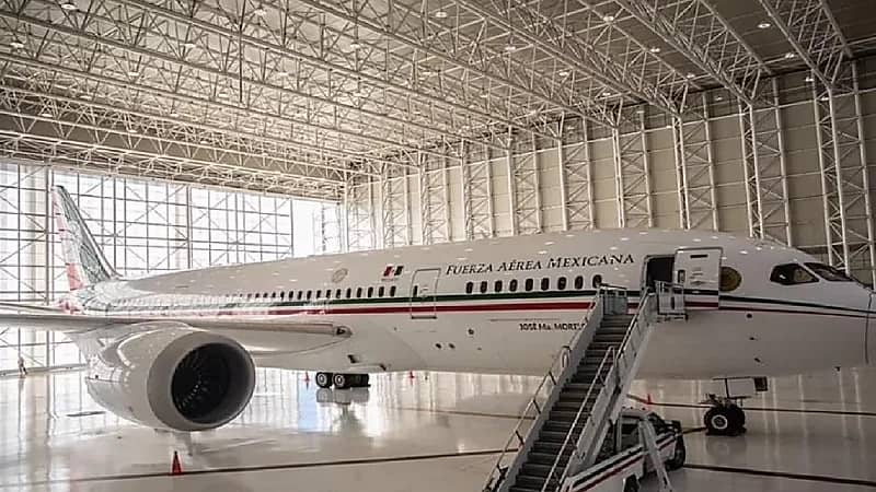 شاهد.. تحويل طائرة رئاسية إلى قاعة أفراح