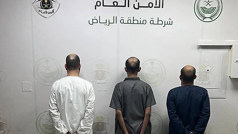 القبض على 3 أشخاص لسرقتهم مركبات وتحريف أرقامها بالرياض