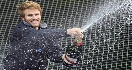 بحار فرنسي يحطم الرقم القياسي في " الدوارن المنفرد " حول العالم