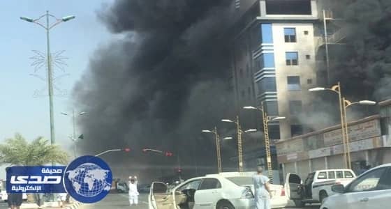 بالفيديو.. الدفاع المدني يباشر حريق متجر لمواد البناء بـ " بيش جازان "