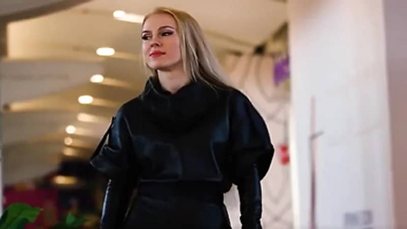 بالفيديو.. مقيمة تروي انطباعاتها قبل وبعد عيشها في المملكة