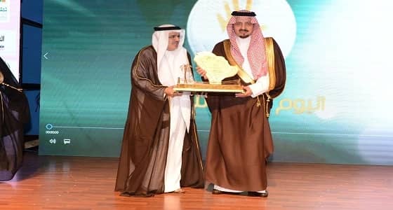 بالصور.. أمير عسير يرعى الاحتفال باليوم العربي لليتيم