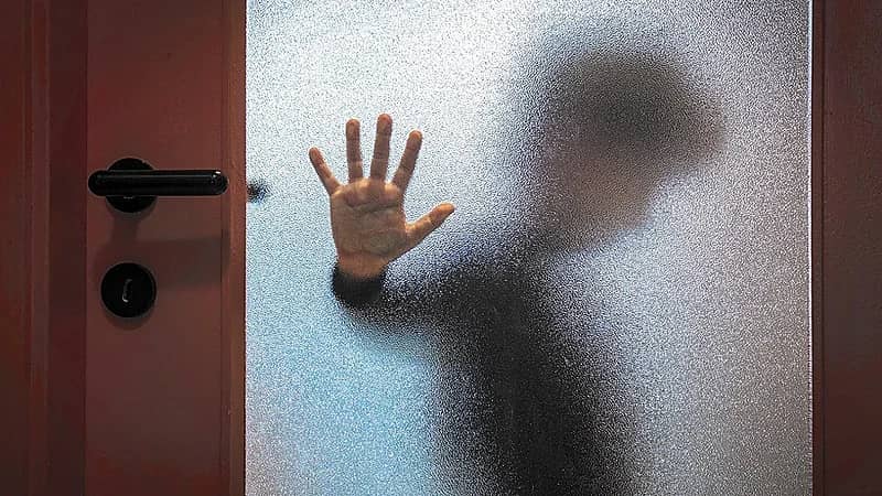 طفل يحاول الانتحار بسبب خلافات عائلية