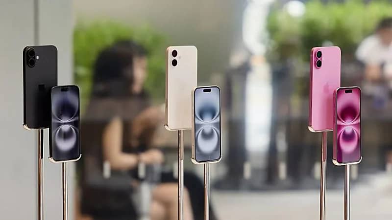 آبل تضغط على موردي الشاشات لتفادي ارتفاع أسعار iPhone 17