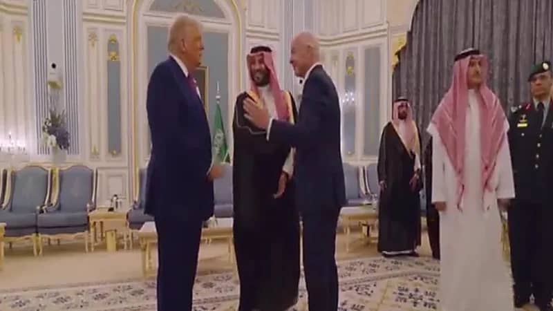 حديث جانبي يجمع سمو ولي العهد الأمير محمد بن سلمان مع جياني إنفانتينو .. فيديو