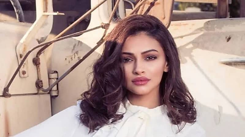 بالصور.. شوق الهادي تصدم جمهورها بقصة شعر صبيانية جريئة