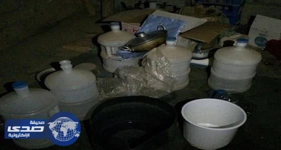 ضبط ثلاثة مصانع خمور في حائل