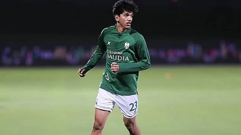 الطائي يضم مدافع الأهلي