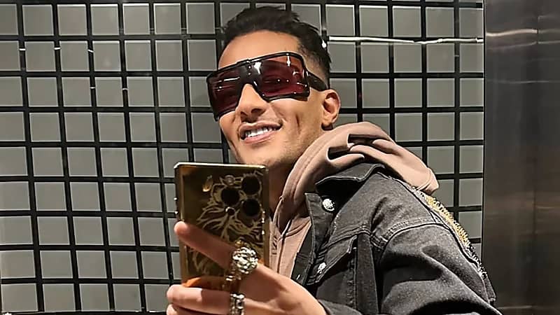 محمد رمضان يشعل منصات التواصل بتعليق على عبارة "رمضان أحلى" .. فيديو