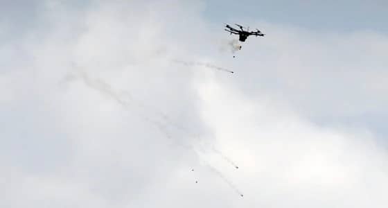 بالصور.. طيران الاحتلال يقصف الفلسطينيين بالغاز في مسيرة الأرض