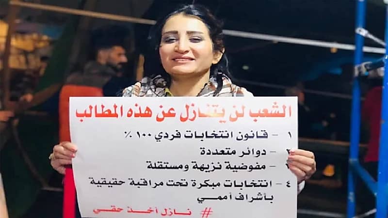 بالصورة..عراقية تتعرض للضرب بعد حديثها عن المليشيات في لقاء تلفزيوني