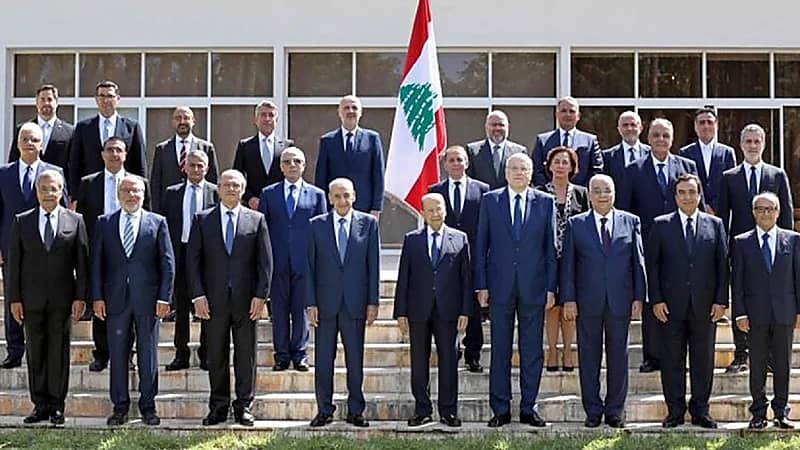 أزمة "قرداحي" تتسبب في استقالة وزراء من الحكومة اللبنانية