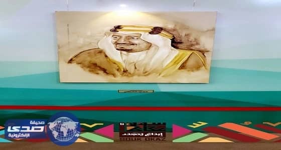 " عهود المالكي " تبدع في رسم شخصية " الملك سلمان " والتي جذبت آلاف الزائرين لسوق عكاظ