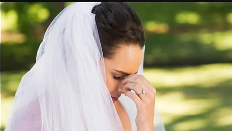 قصة فتاة تركها خطيبها ليرتبط بصديقتها المقربة تثير ضجة على السوشيال ميديا