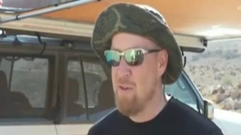 تفاصيل اكتشاف سائح أمريكي وزوجته أكبر صخرة في تبوك  "فيديو"