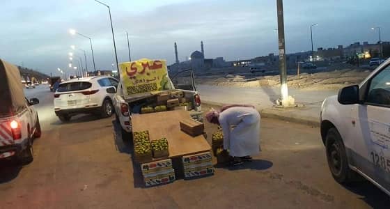 بالصور.. أمانة الرياض تصادر عشرات المباسط للباعة الجائلين