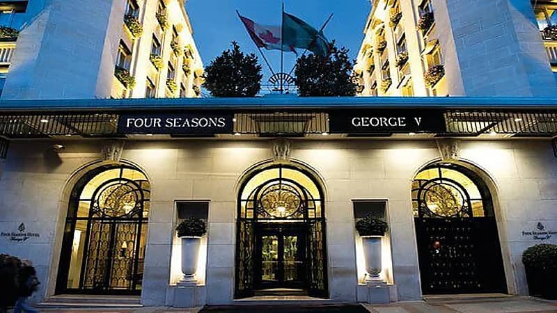 مراسم توقيع صفقات الهلال الأجنبية تُقام في فندق جورج الخامس بباريس.. وبن نافل يغادر إلى العاصمة الفرنسية