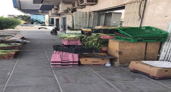 إغلاق 12 محلا مخالفا وإيقاف 17 عاملا بالرياض