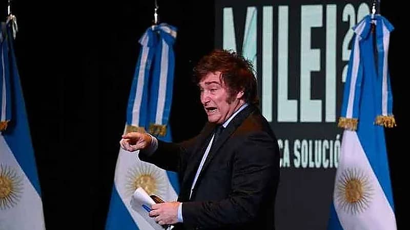 رئيس الأرجنتين يطلب من مذيعة مساعدته لمقابلة ميسي