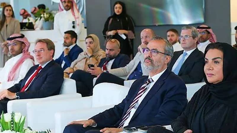 اطلاق أول مركبة كهربائية ذاتية القيادة بالمملكة