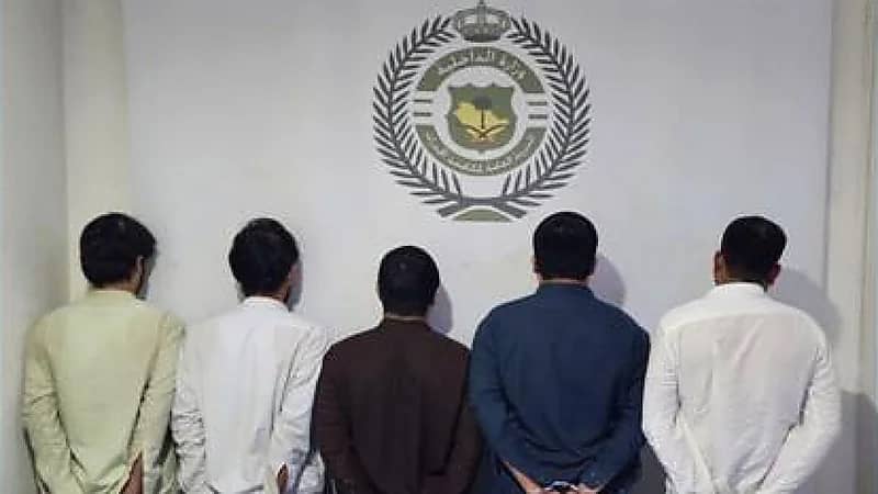 القبض على 5 مقيمين لترويجهم مادة الميثامفيتامين المخدر بجدة