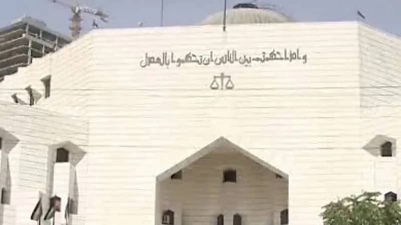 الحكم على خمسيني صور عورات 3 طالبات