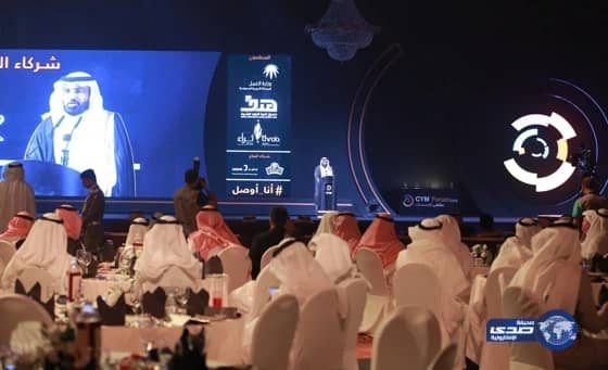 مواطن ينشر صورتين له فى ألمانيا فى ذات المكان الفرق بينهما 42 عاما .. ويثير إعجاب رواد تويتر