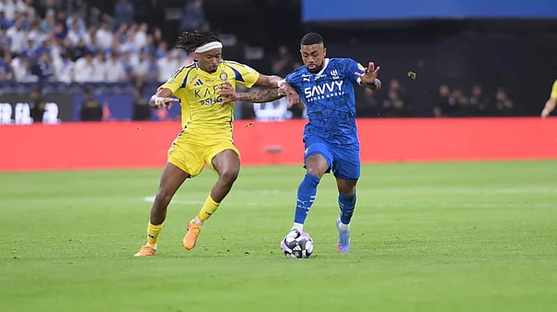 مالكوم يغادر الملعب بصحبة ابنه بعد الخسارة .. فيديو