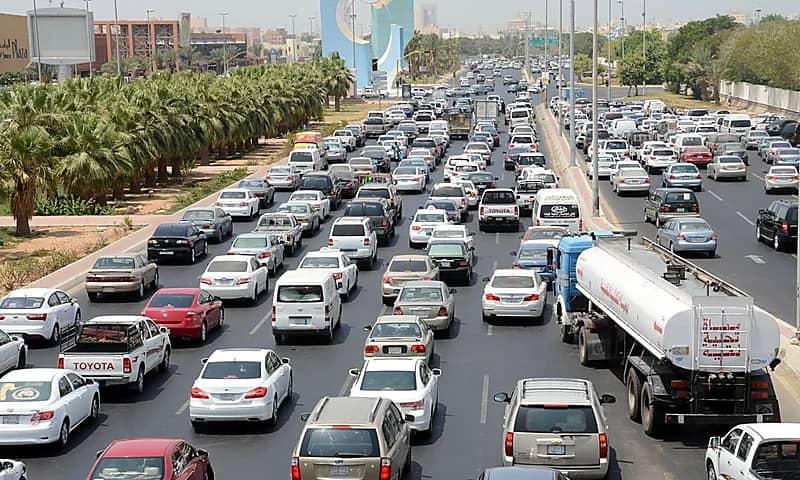 "المرور": سنناقش تغيير توقيت الدراسة وتحويل العمل "عن بُعد" في الرياض