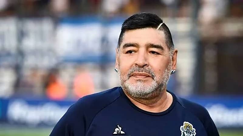 مزاد افتراضي يعرض مقتنيات "مارادونا" للبيع