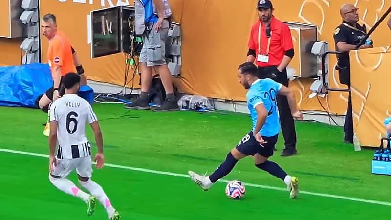 ريان شرقي يخطف الأنظار بمهارته أمام يوفنتوس .. فيديو