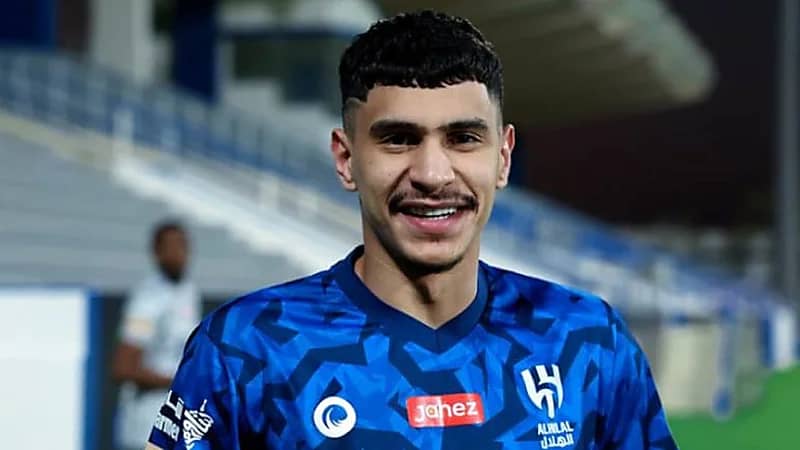 الهلال يقترب من استعادة مدافعه