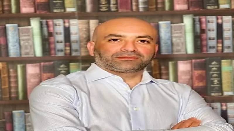 إعلامي سوري لمنتقدي قصف مطار صنعاء: "مطار كابل دُمر ولم نسمع نباحا"