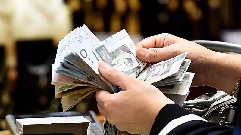 يتيمة تسكن مع جدها هل لها "حساب المواطن".. البرنامج يجيب