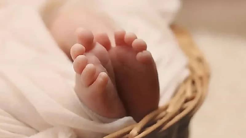 رضيع يفاجئ والدته بشراء أثاثا بقيمة 1700 دولار