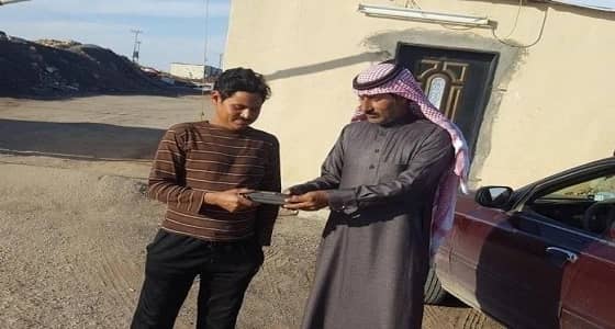 أمانة عامل نظافة برفحاء تعيد محفظة نقود لصاحبتها بعد يومين من البحث عنها