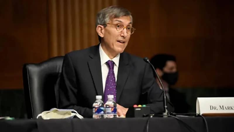 استقالة كبير مسؤولي اللقاحات في أمريكا