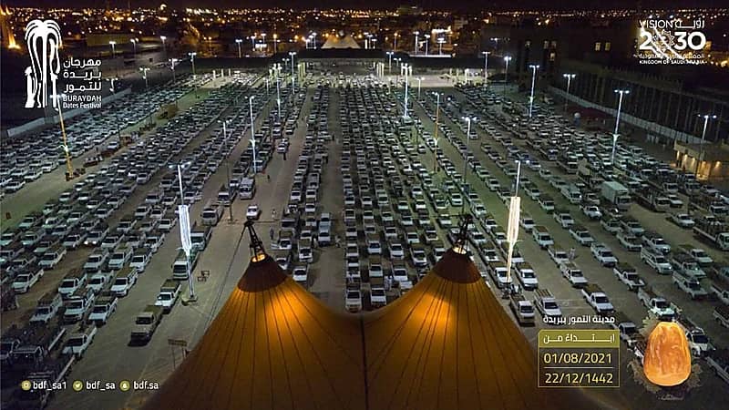 تصوير جوي رائع لمركبات التمور قبل إنطلاق المهرجان في بريدة