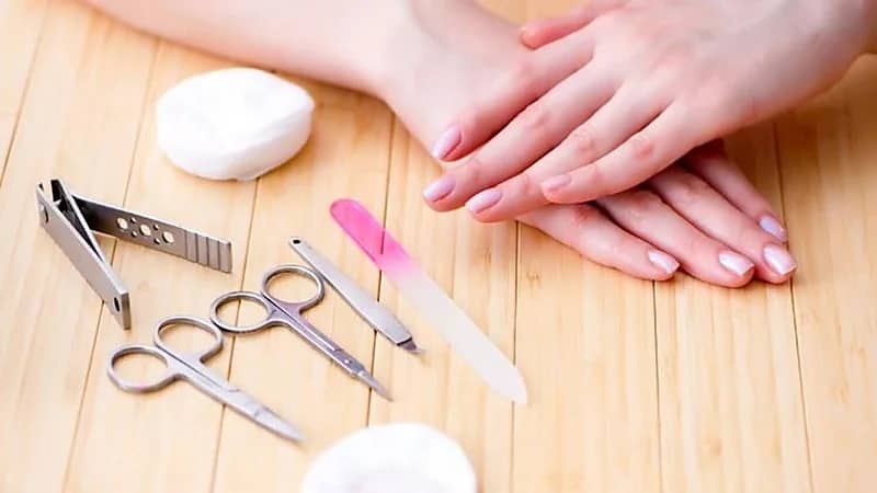 جلسة لتنظيف الأظافر تصيب فتاة بالسرطان