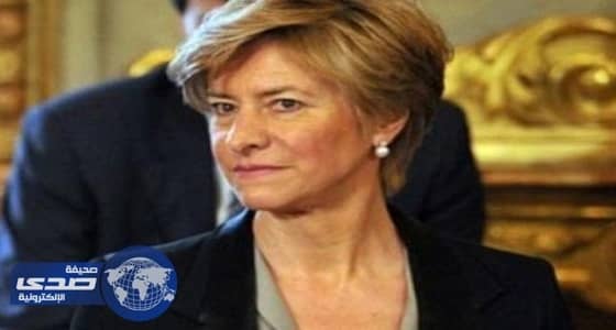 وزيرة الدفاع الإيطالية تقر صحة تعرض طالبتين أمريكيتين للإغتصاب من الشرطة