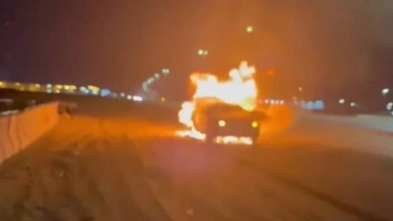 احتراق سيارة بالكامل على طريق "الرياض- الدمام" ونجاة السائق 