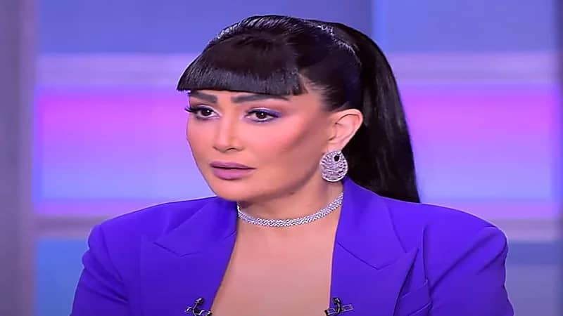 إطلالة غريبة لـ غادة عبدالرازق في عرض أحمد وأحمد.. فيديو