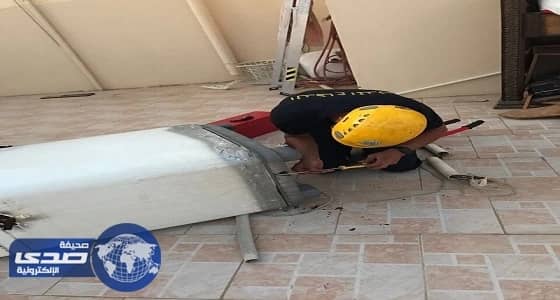 تحرير طفلة محتجزة داخل غسالة بينبع