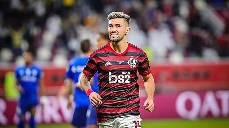 الهلال  يتفاوض مع 3 لاعبين من فلامنجو دفعة واحدة