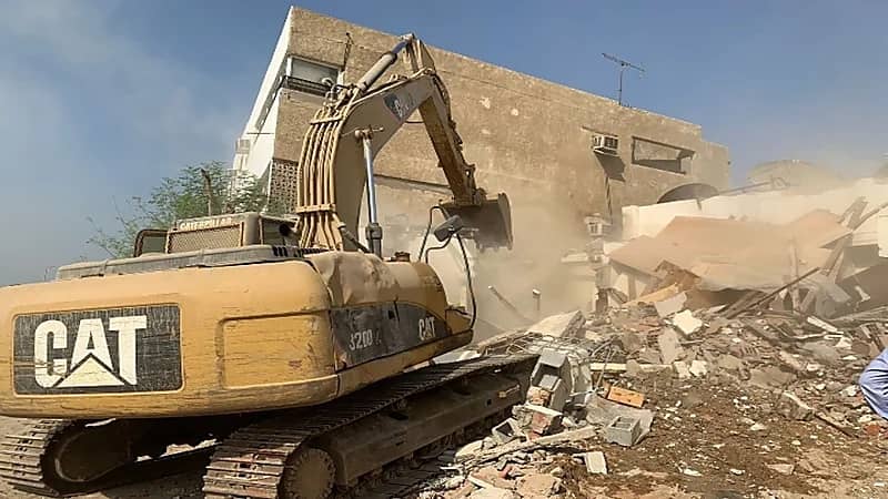 بالفيديو.. أمانة جدة تواصل أعمال إزالة المباني العشوائية