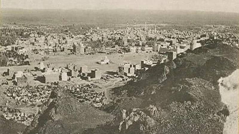 صورة تاريخية قديمة تظهر كيف كانت المدينة المنورة قبل 110 عامًا